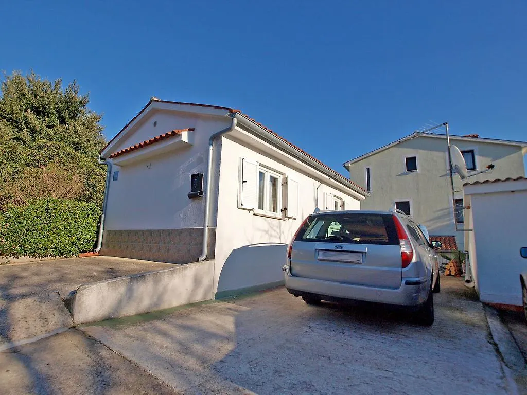 Apartments Selma 1227 Premantura Croatia