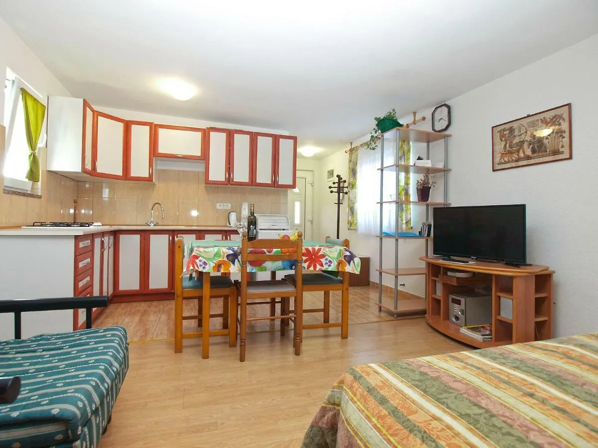 Apartments Selma 1227 Premantura Croatia