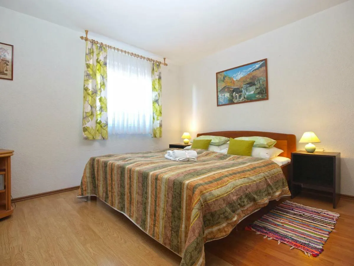 Apartments Selma 1227 Premantura Croatia